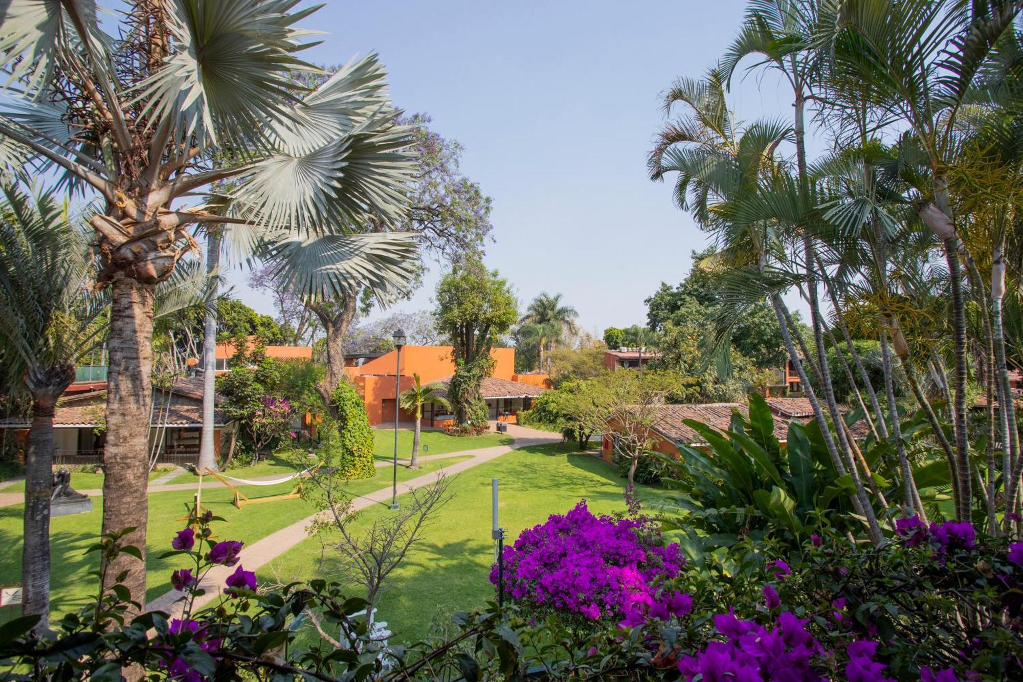 Hosteria Las Quintas Hotel Restaurante Bar Cuernavaca Luaran gambar View of the campus